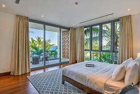 Luxury Yacht Villa