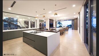 Luxury Yacht Villa