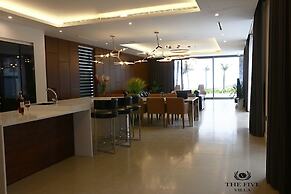 Luxury Yacht Villa