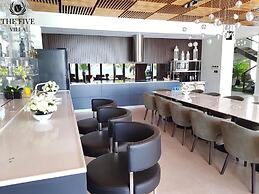 Luxury Yacht Villa