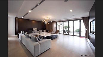 Luxury Yacht Villa