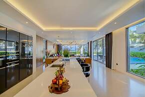 Luxury Yacht Villa