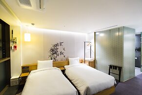 Stayrak Hotel