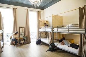 Georges Hostel & Café