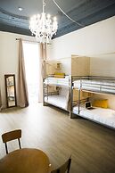 Georges Hostel & Café