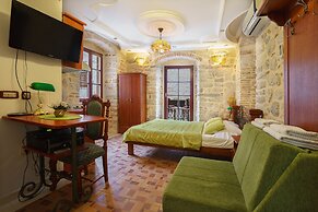 Wine house old town apartments