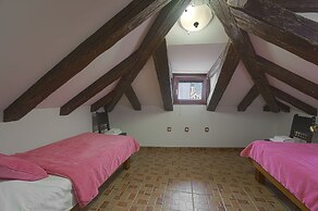 Wine house old town apartments