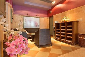 Club Central Hotel