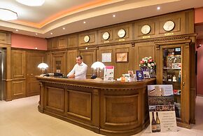 Club Central Hotel