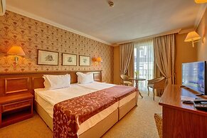 Club Central Hotel