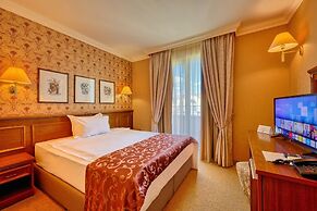 Club Central Hotel
