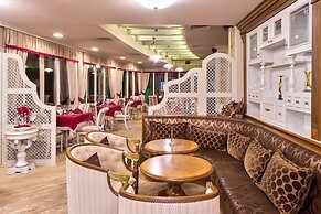 Club Central Hotel