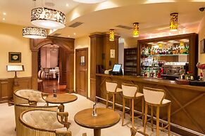 Club Central Hotel