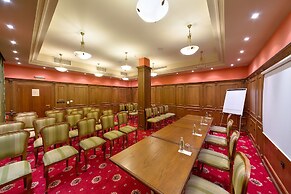 Club Central Hotel