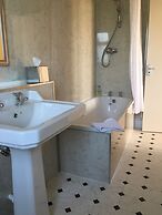 The Carre Arms Hotel