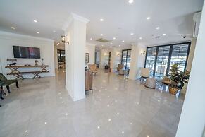 Aurasia Beach Hotel