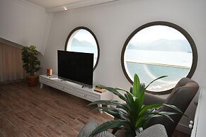 Aurasia Beach Hotel