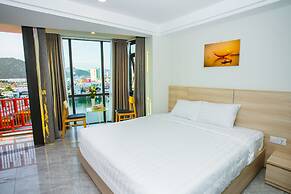 Moonlight Bay Hotel