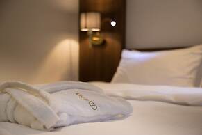 TN & CO Hotel