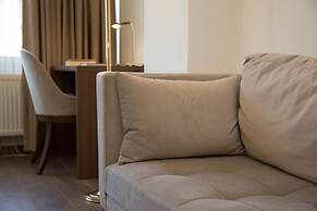 TN & CO Hotel