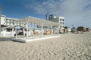 Priboy Beach Hotel