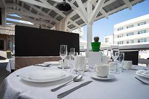 Priboy Beach Hotel
