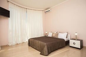 Priboy Beach Hotel