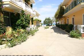 Lemon Grove Hotel and Studios