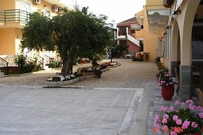 Lemon Grove Hotel and Studios