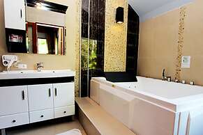 The Grace Amphawa Resort