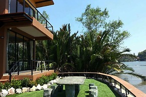 The Grace Amphawa Resort