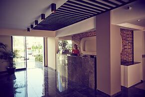 Two Seas Hotel