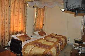 Rich Hotel