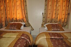 Rich Hotel
