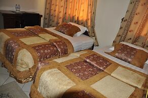 Rich Hotel