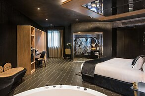 H Hotel