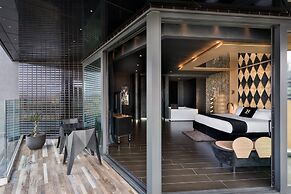 H Hotel