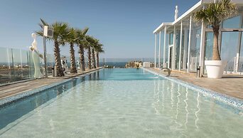 H Hotel