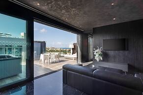 H Hotel