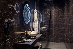H Hotel