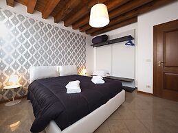 Venice Style Apartments