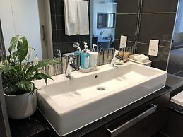 Sandton Skye Suite 604