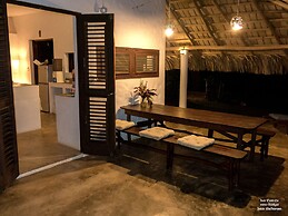 La Cueva Eco-Lodge
