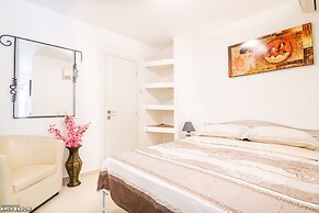 Asher's Apartments