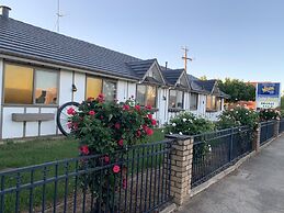 Tudor House Motel
