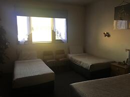 Tudor House Motel