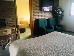 Tudor House Motel