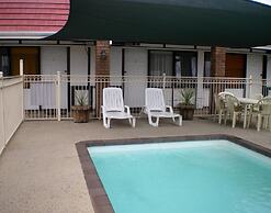 Tudor House Motel
