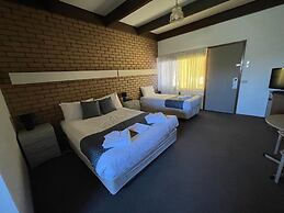 Tudor House Motel