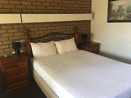 Tudor House Motel
